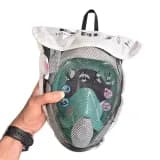 ماسک غواصی فول‌فیس Easybreath 520 در بسته‌بندی اصلی دکاتلون، نمایش اندازه واقعی محصول در دست