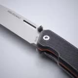 جزئیات اتصال تیغه به دسته چاقوی سولوگناک Axis 75 Grip V2